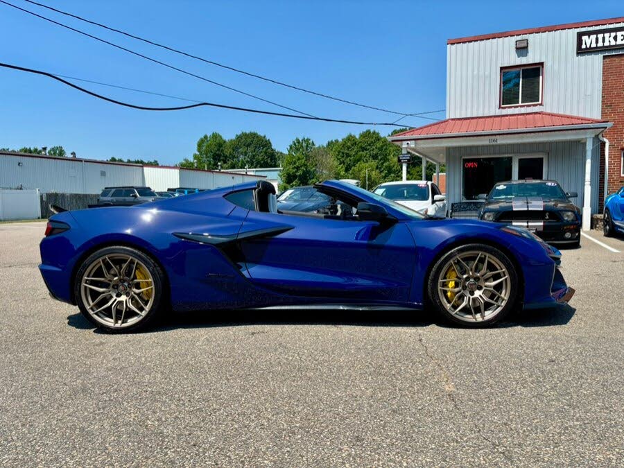 2025 Chevrolet Corvette Z06 1LZ Coupe RWD photo 4