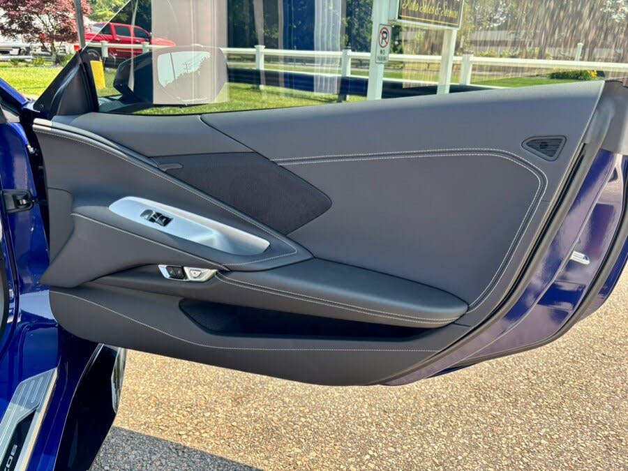 2025 Chevrolet Corvette Z06 1LZ Coupe RWD photo 10