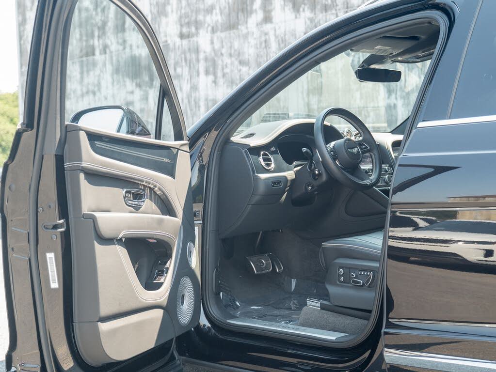 2024 Bentley Bentayga Azure V8 AWD photo 11