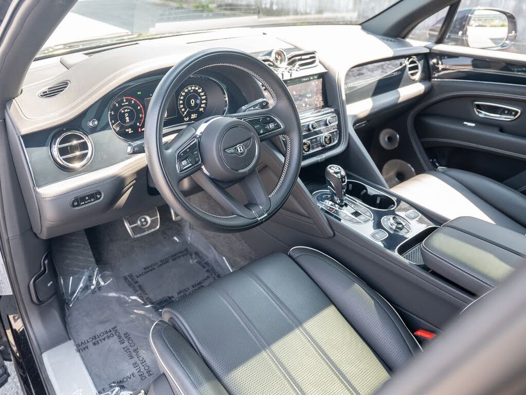2024 Bentley Bentayga Azure V8 AWD photo 12