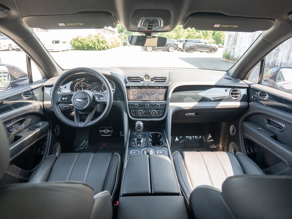 2024 Bentley Bentayga Azure V8 AWD photo 19
