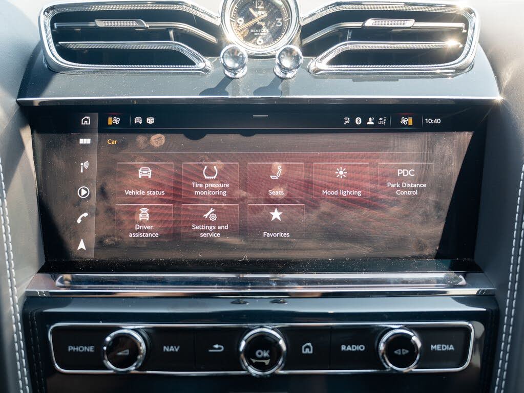 2024 Bentley Bentayga Azure V8 AWD photo 24