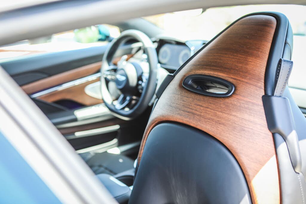 2026 Aston Martin Vanquish Coupe RWD photo 19