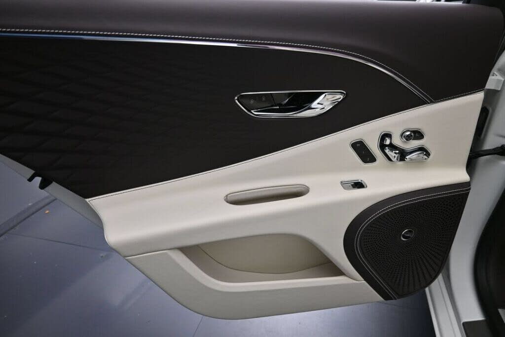 2026 Bentley Flying Spur Azure AWD photo 19