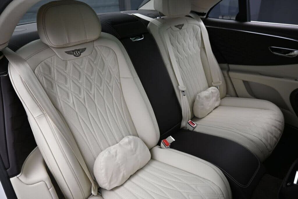 2026 Bentley Flying Spur Azure AWD photo 10