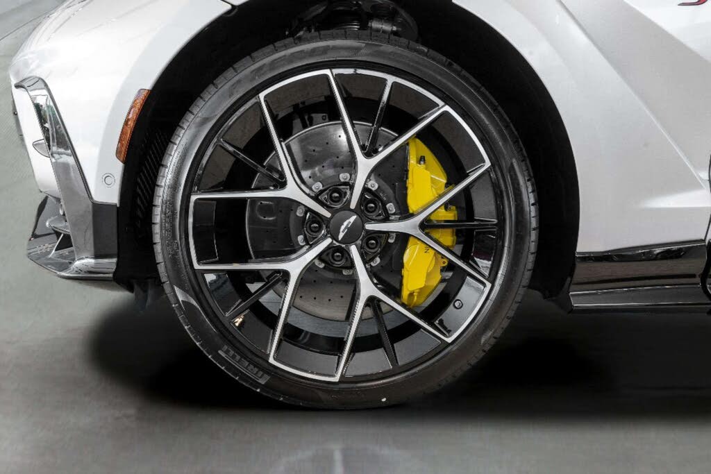 2026 Aston Martin DBX S AWD photo 8