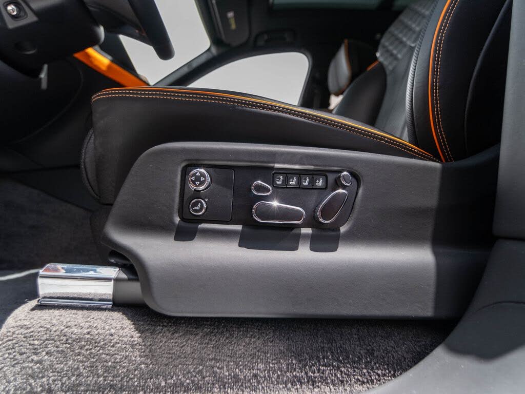 2025 Bentley Bentayga V8 AWD photo 13
