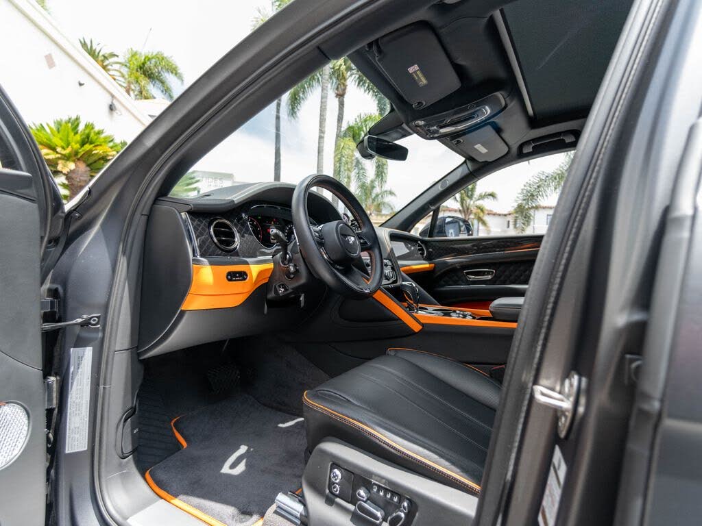 2025 Bentley Bentayga V8 AWD photo 14