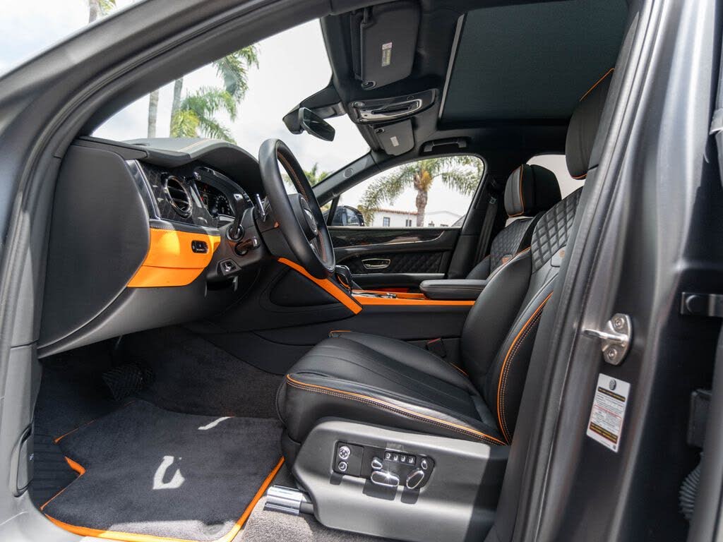 2025 Bentley Bentayga V8 AWD photo 15
