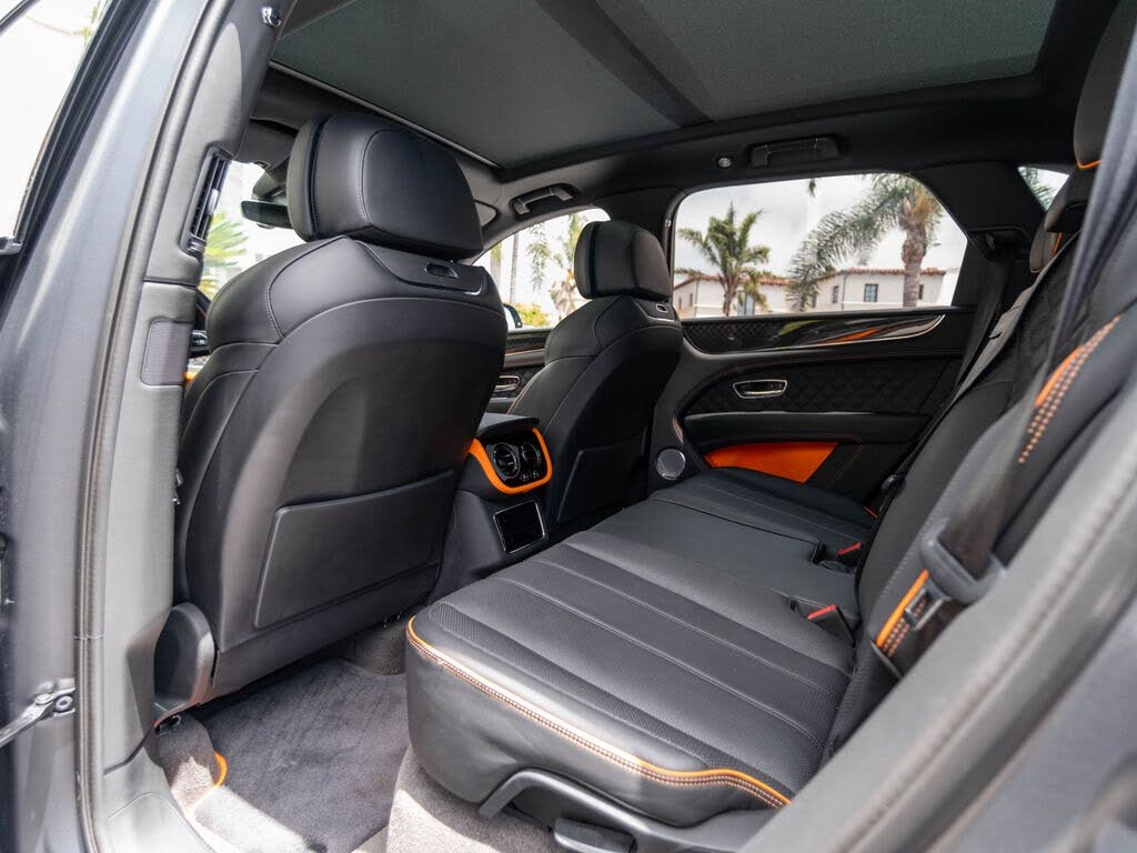 2025 Bentley Bentayga V8 AWD photo 17