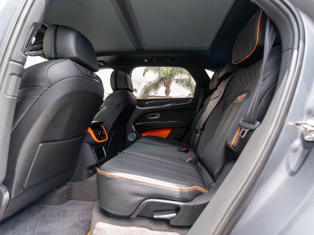 2025 Bentley Bentayga V8 AWD photo 18