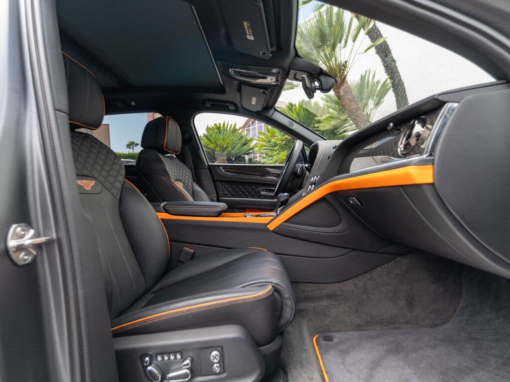 2025 Bentley Bentayga V8 AWD photo 24