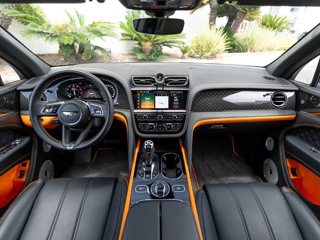 2025 Bentley Bentayga V8 AWD photo 4