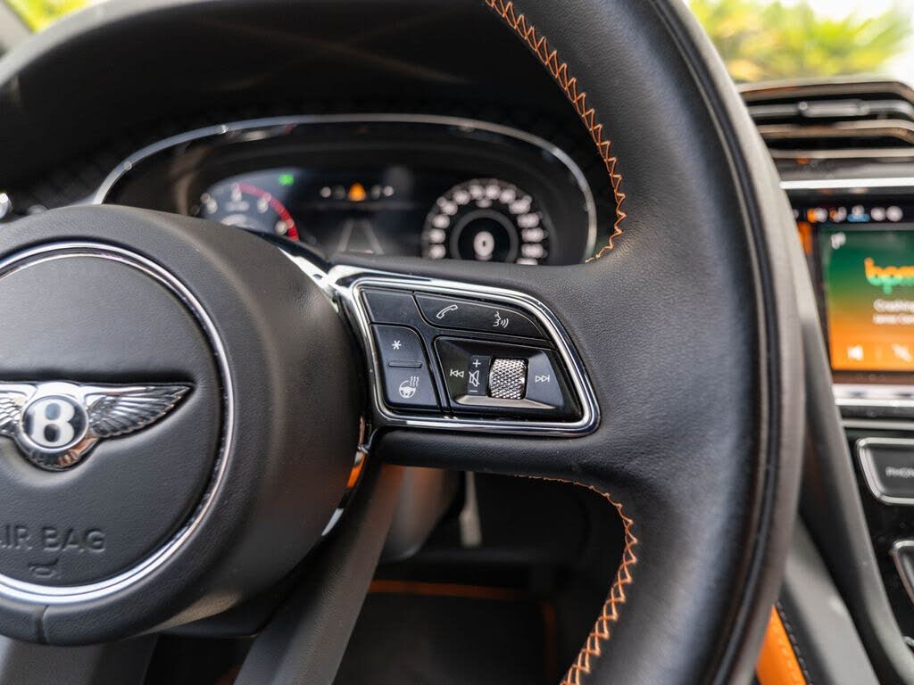 2025 Bentley Bentayga V8 AWD photo 9