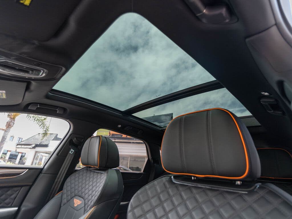 2025 Bentley Bentayga V8 AWD photo 10
