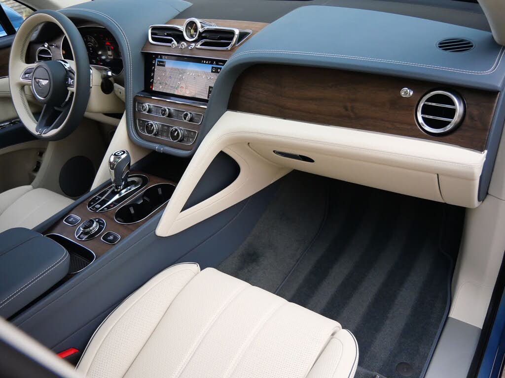 2026 Bentley Bentayga V8 AWD photo 2
