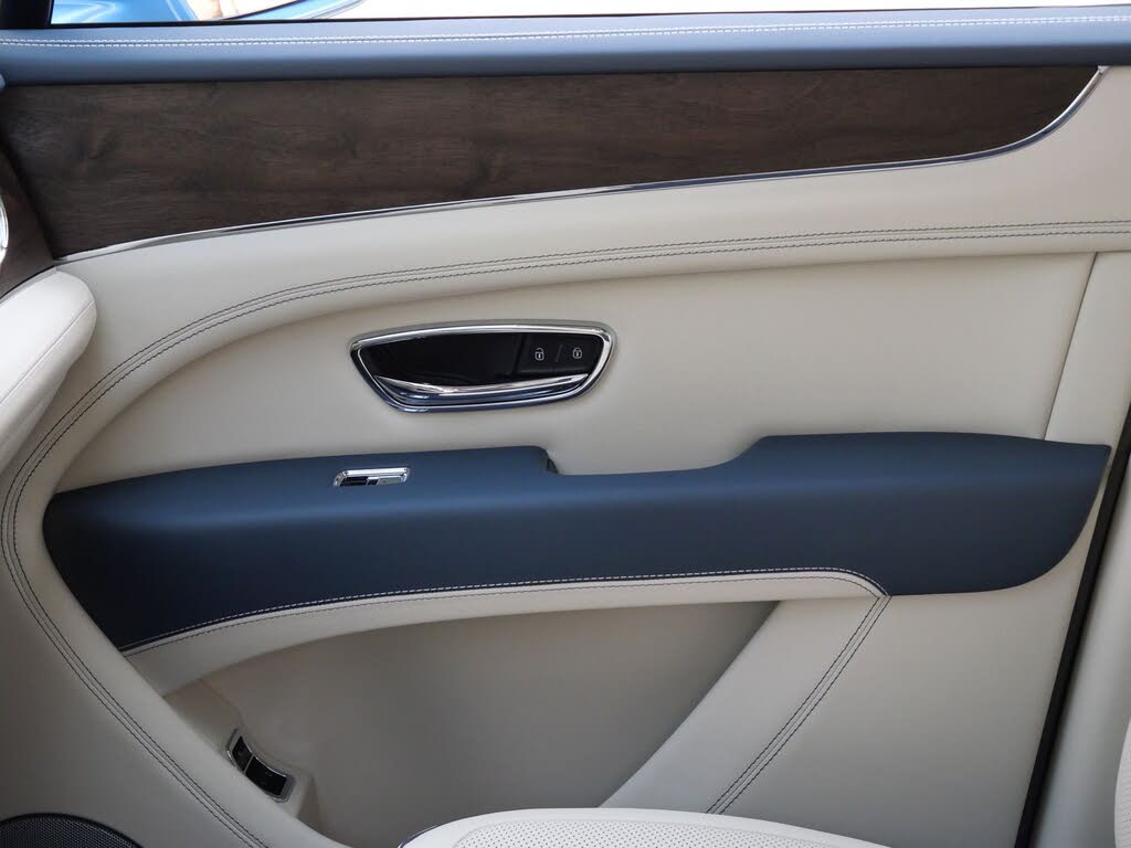 2026 Bentley Bentayga V8 AWD photo 15