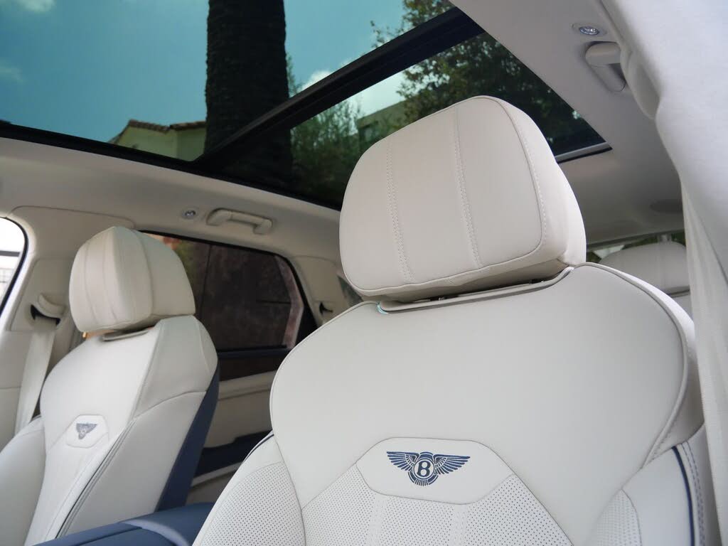 2026 Bentley Bentayga V8 AWD photo 17