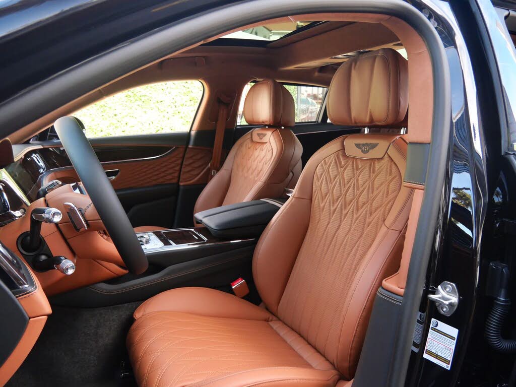 2026 Bentley Flying Spur Azure AWD photo 17