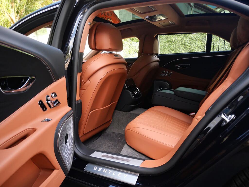 2026 Bentley Flying Spur Azure AWD photo 22