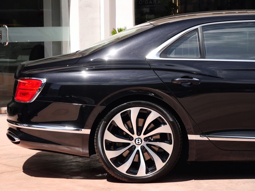 2026 Bentley Flying Spur Azure AWD photo 8