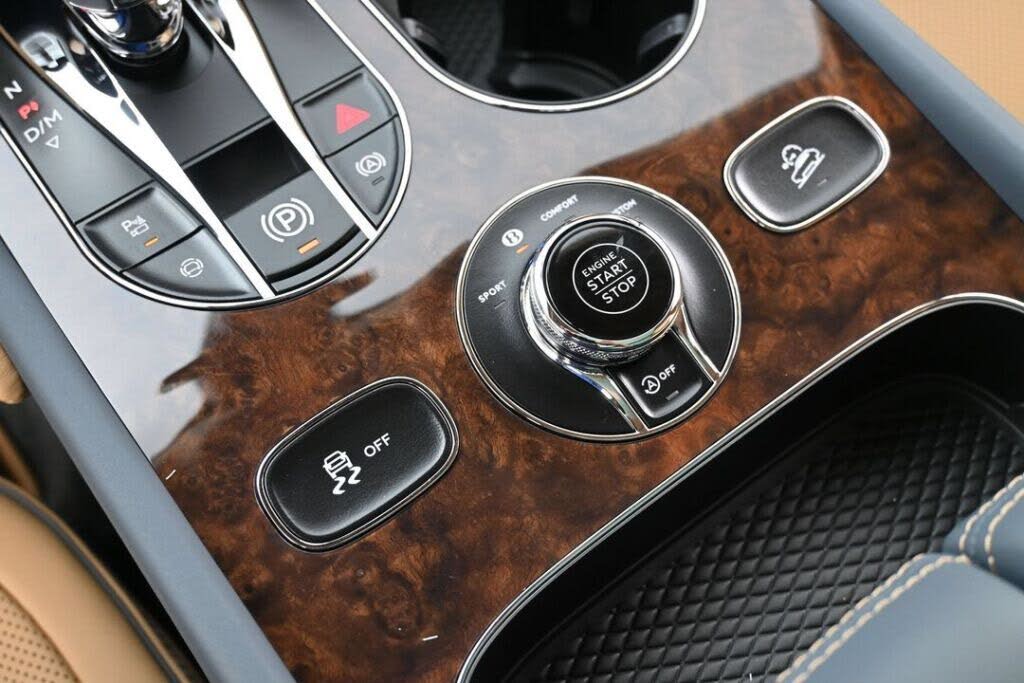 2026 Bentley Bentayga Azure V8 AWD photo 16