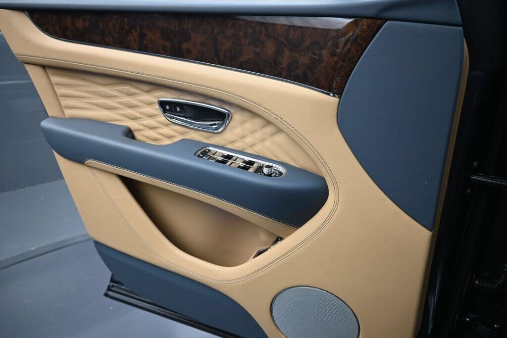 2026 Bentley Bentayga Azure V8 AWD photo 21