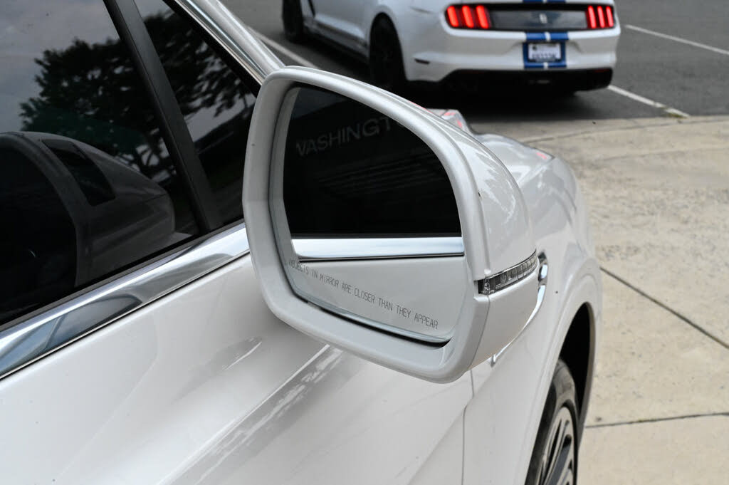 2023 Bentley Bentayga Azure V8 AWD photo 13