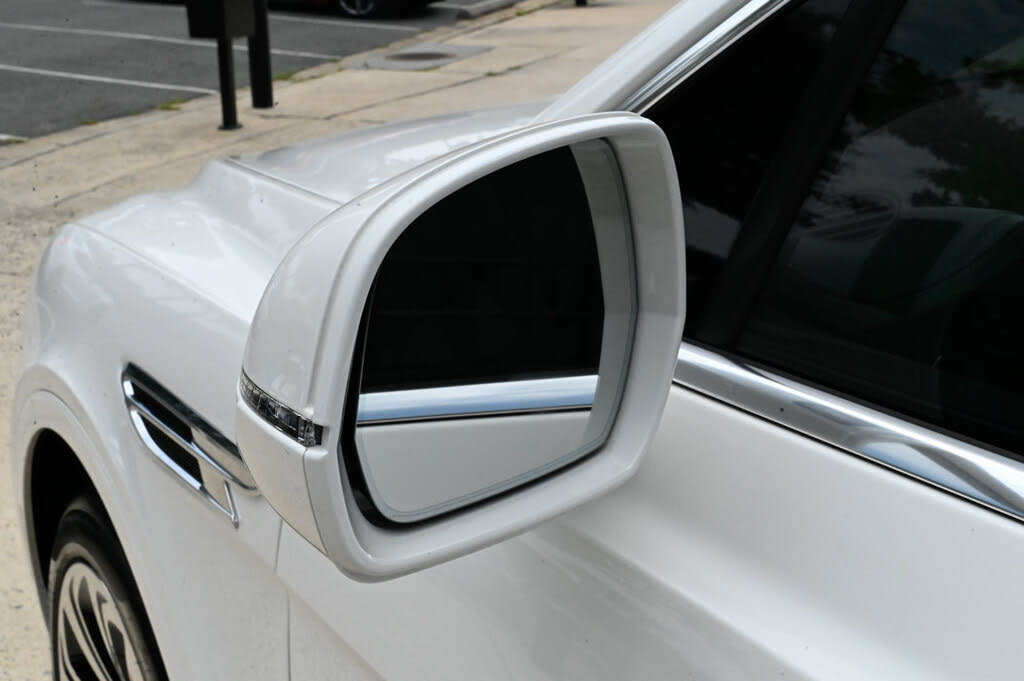 2023 Bentley Bentayga Azure V8 AWD photo 14