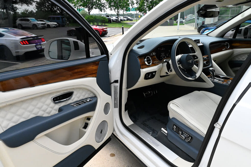 2023 Bentley Bentayga Azure V8 AWD photo 15
