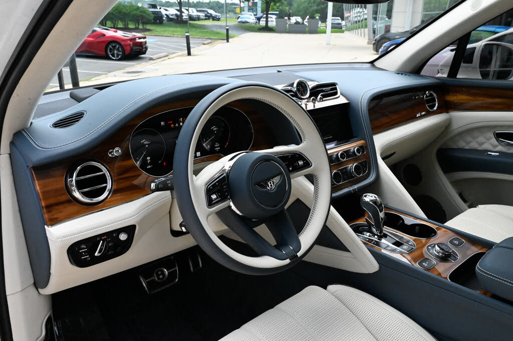 2023 Bentley Bentayga Azure V8 AWD photo 16