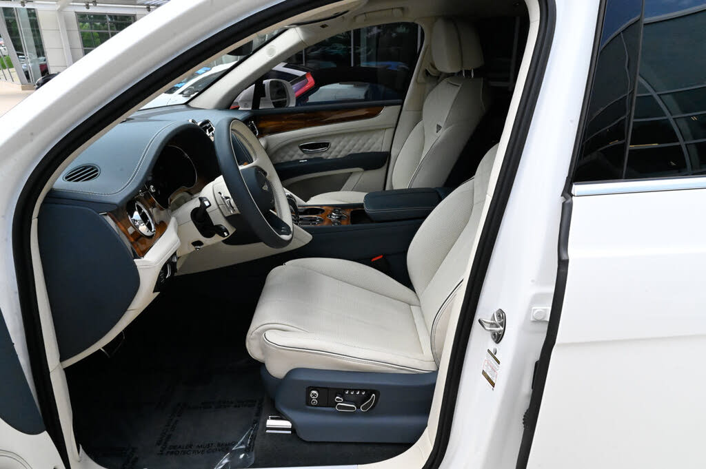 2023 Bentley Bentayga Azure V8 AWD photo 17