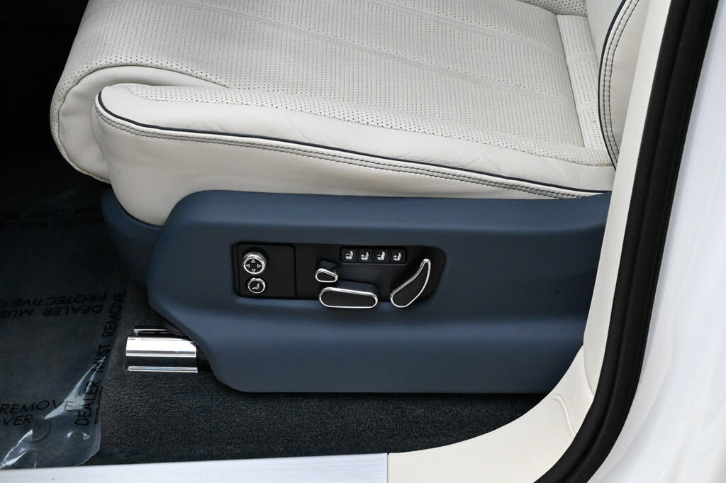 2023 Bentley Bentayga Azure V8 AWD photo 18