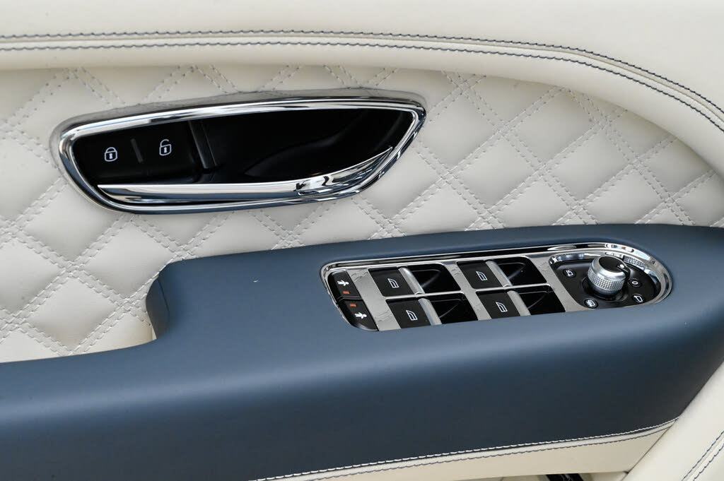 2023 Bentley Bentayga Azure V8 AWD photo 21