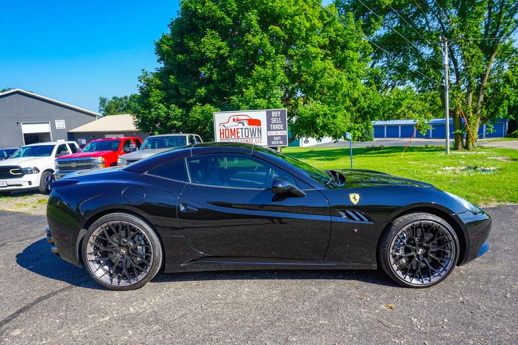 2011 Ferrari California Roadster photo 2