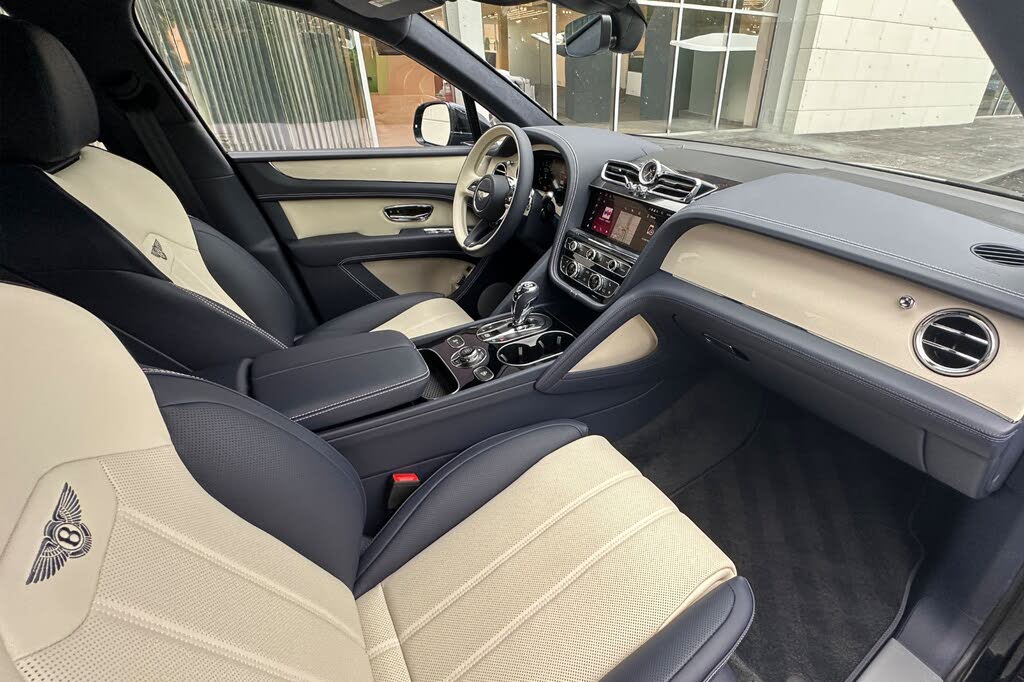2026 Bentley Bentayga V8 AWD photo 2