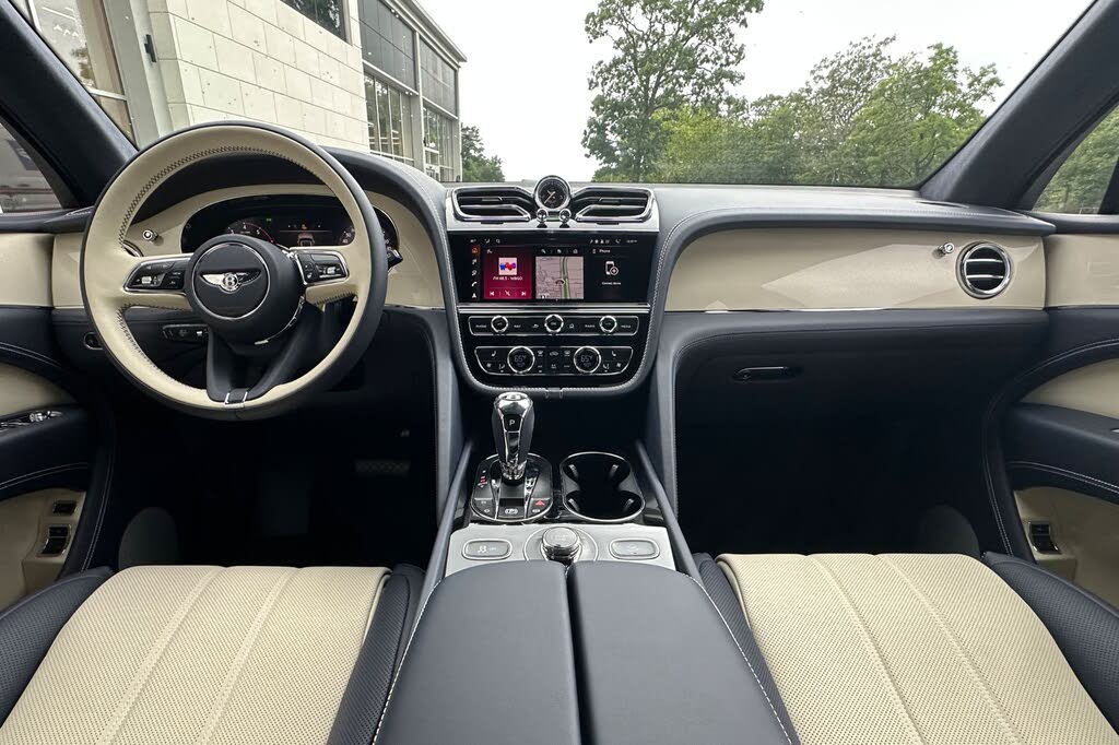 2026 Bentley Bentayga V8 AWD photo 4
