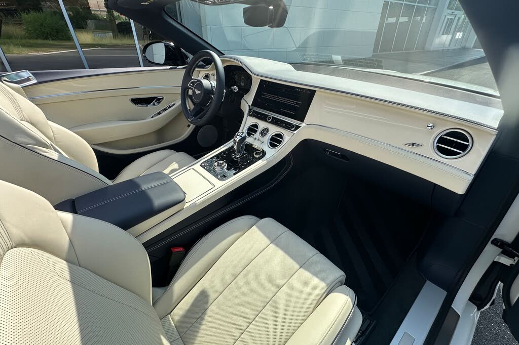 2026 Bentley Continental GTC AWD photo 2