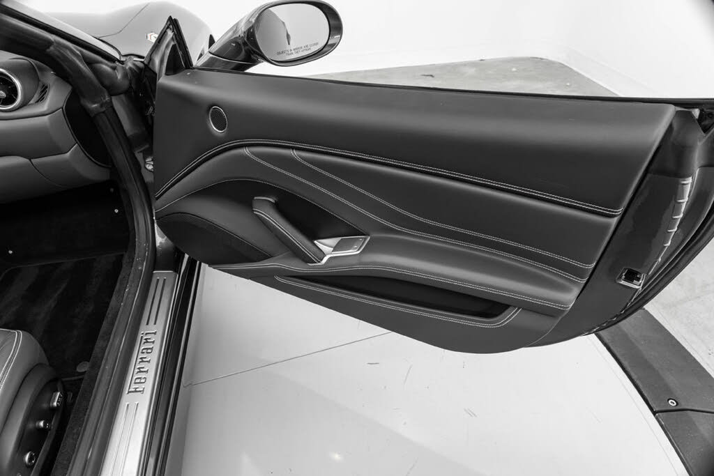 2016 Ferrari California T Roadster photo 18
