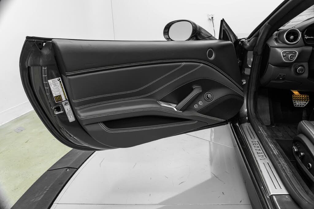 2016 Ferrari California T Roadster photo 19