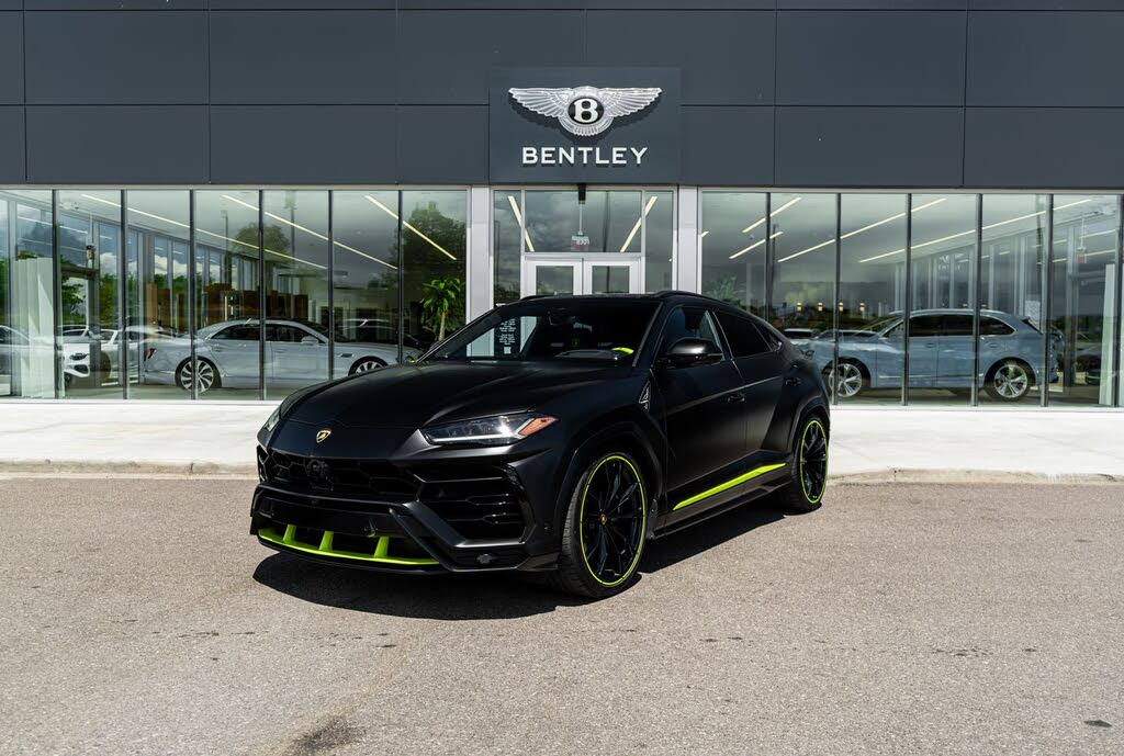 2022 Lamborghini Urus AWD - $225,900