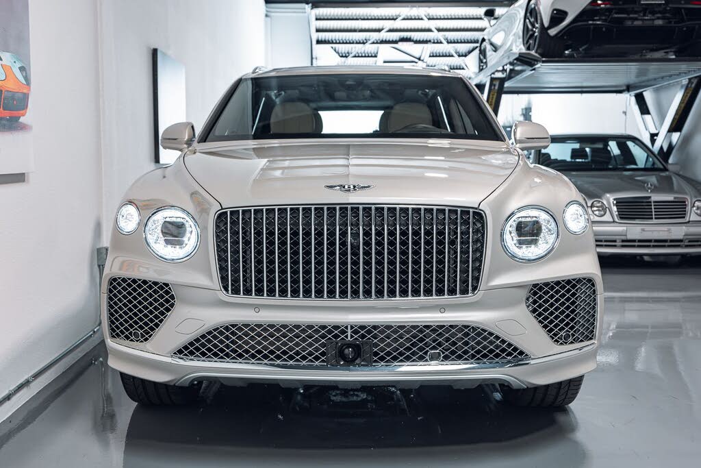 2026 Bentley Bentayga Azure V8 AWD photo 2