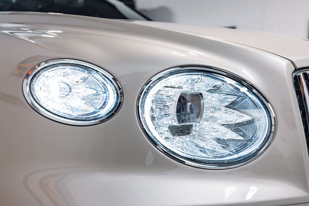 2026 Bentley Bentayga Azure V8 AWD photo 15