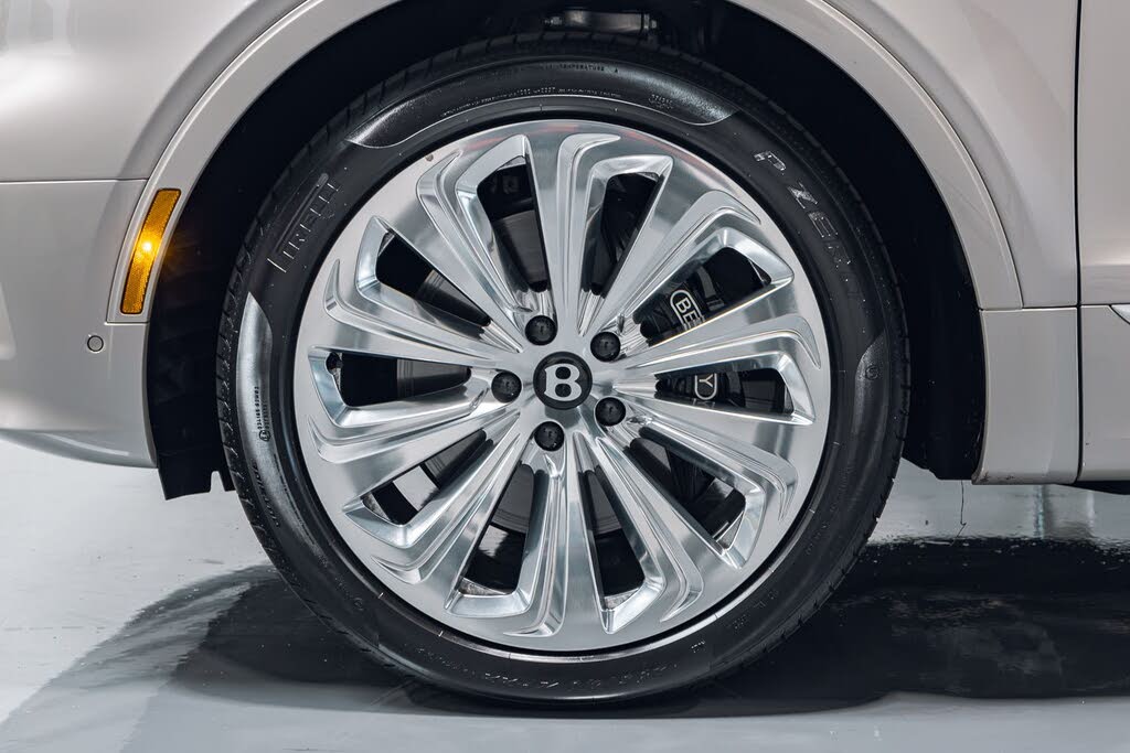 2026 Bentley Bentayga Azure V8 AWD photo 18