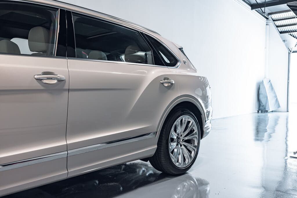 2026 Bentley Bentayga Azure V8 AWD photo 10
