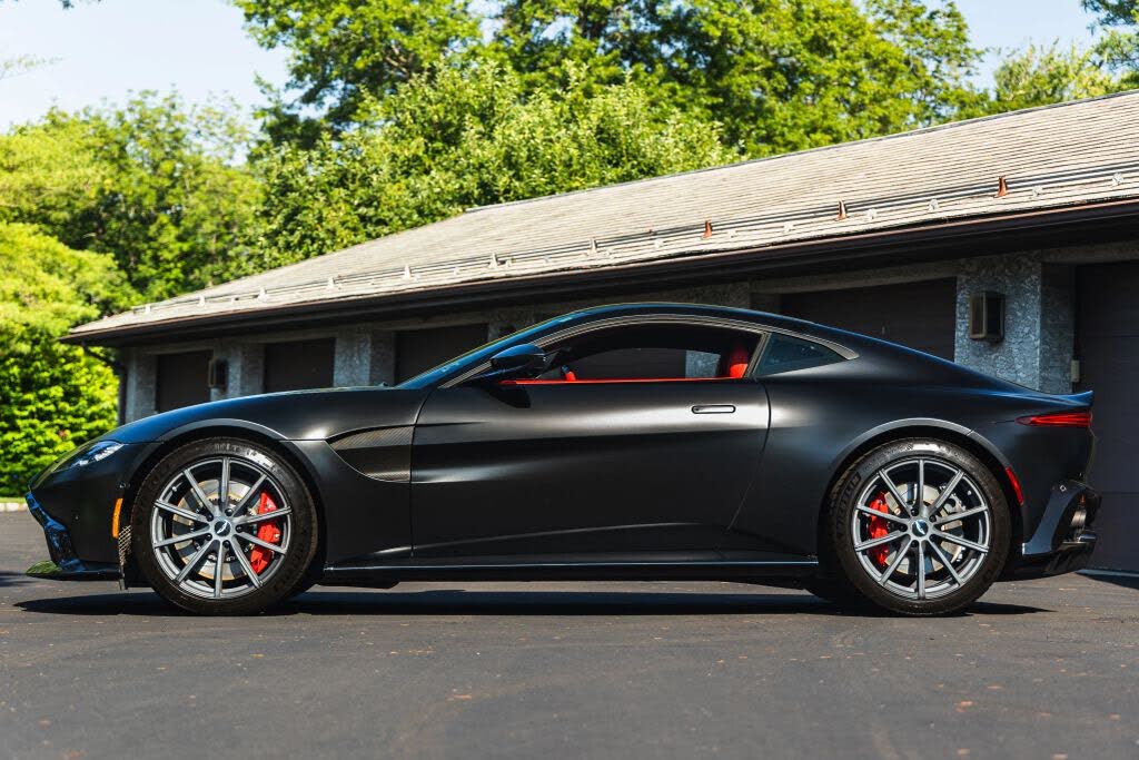 2019 Aston Martin Vantage RWD photo 2