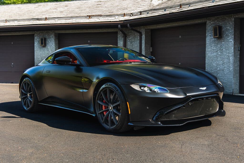 2019 Aston Martin Vantage RWD photo 15