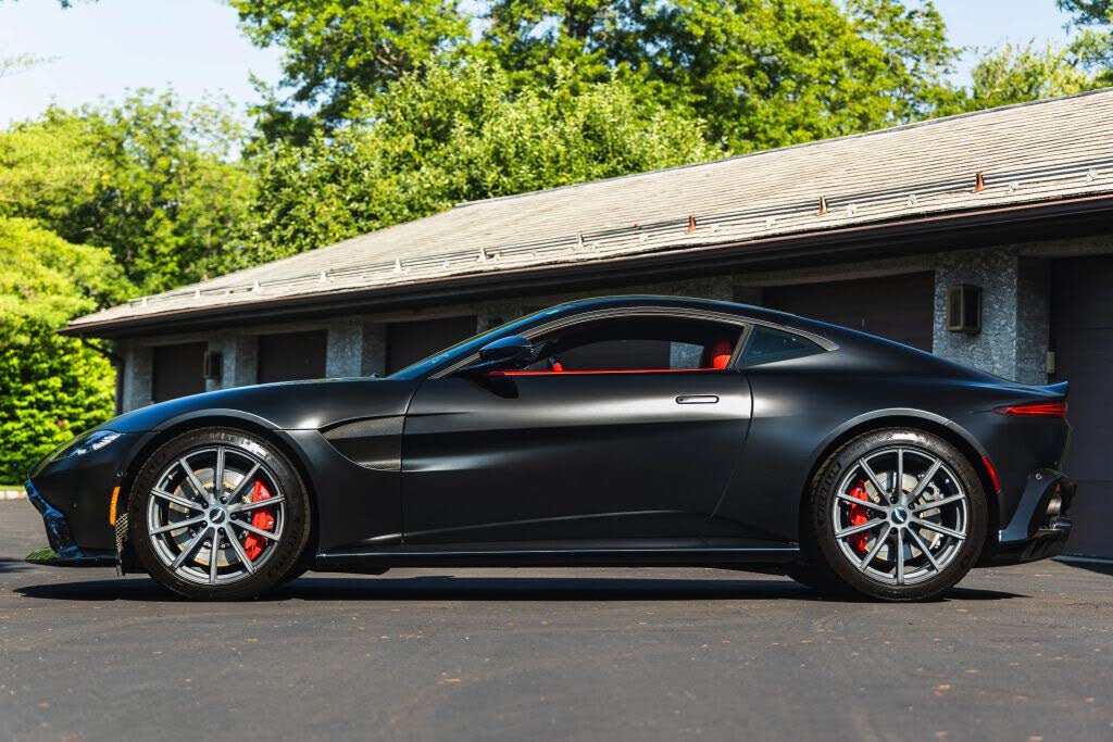 2019 Aston Martin Vantage RWD photo 16