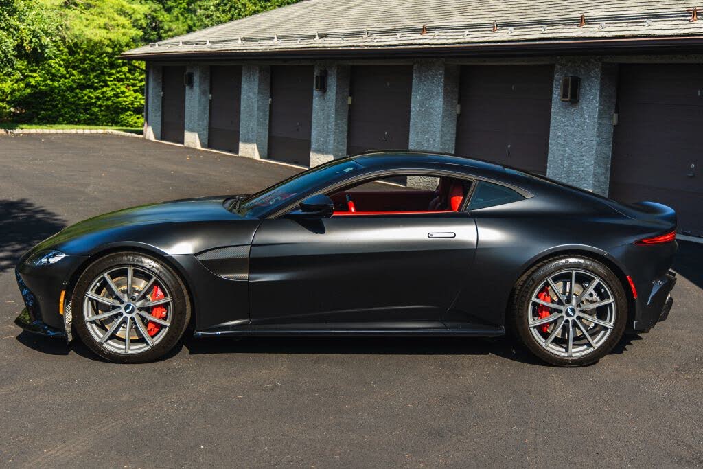 2019 Aston Martin Vantage RWD photo 17