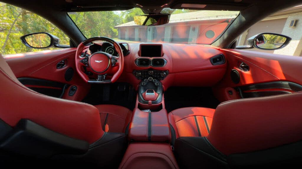 2019 Aston Martin Vantage RWD photo 4